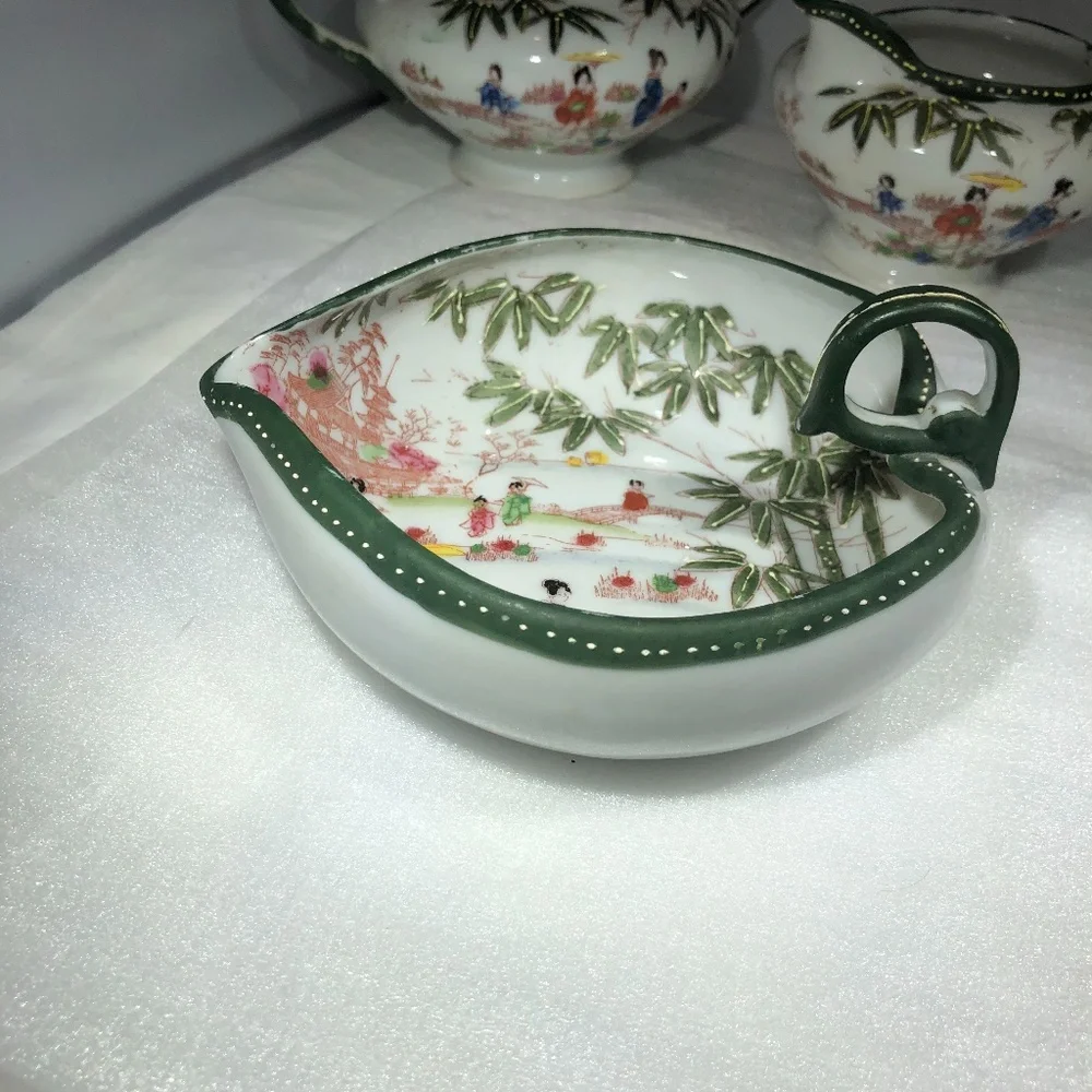 VINTAGE JAPANESE KUTANI PORCELAIN MATCHING 5 PIECE SET